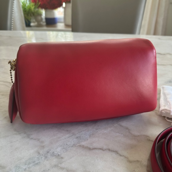 ❤️Coach Pillow Tabby Shoulder Bag 26 ~ Red Apple Leather 🍎 - Picture 4 of 13